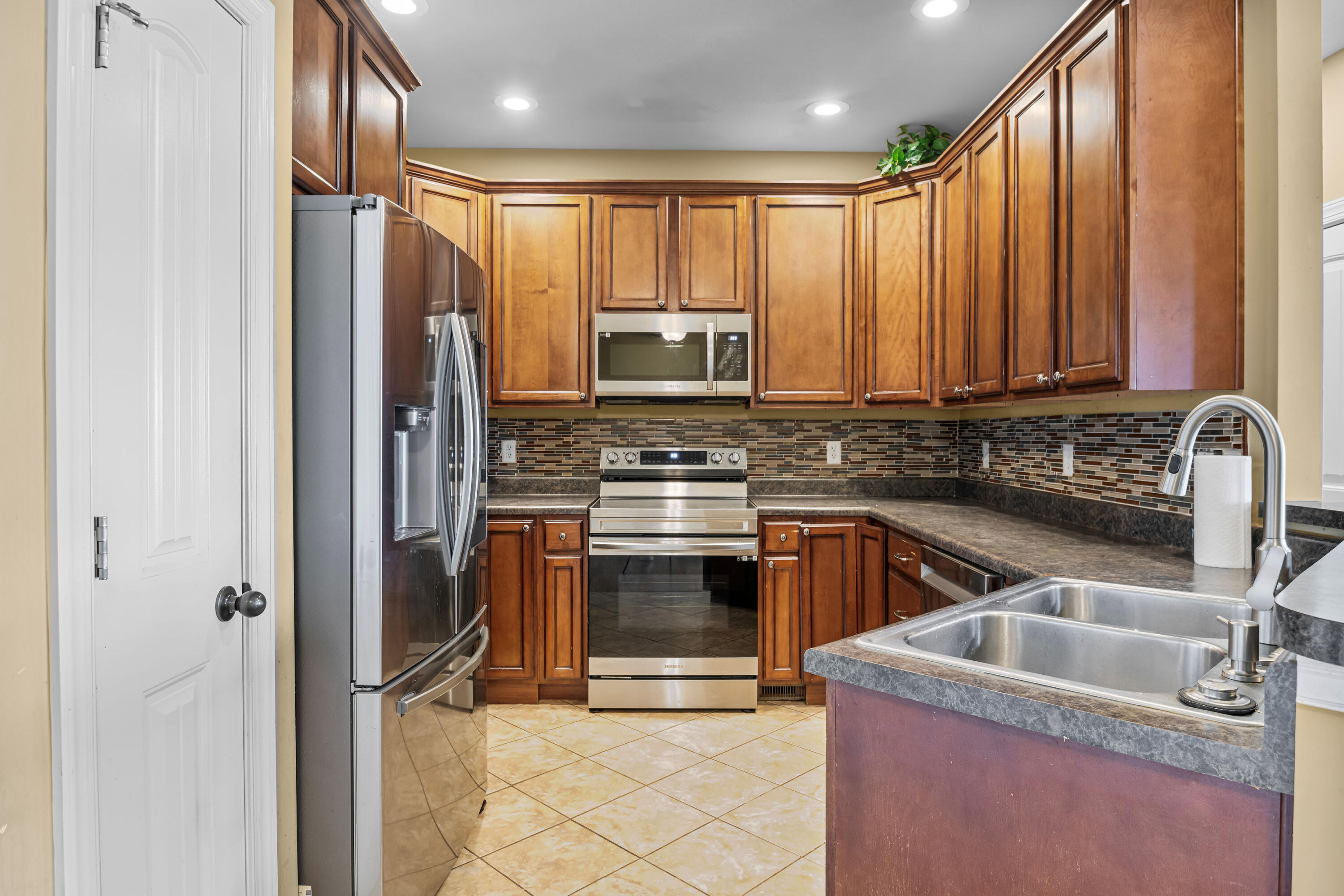 830 Windrush Loop