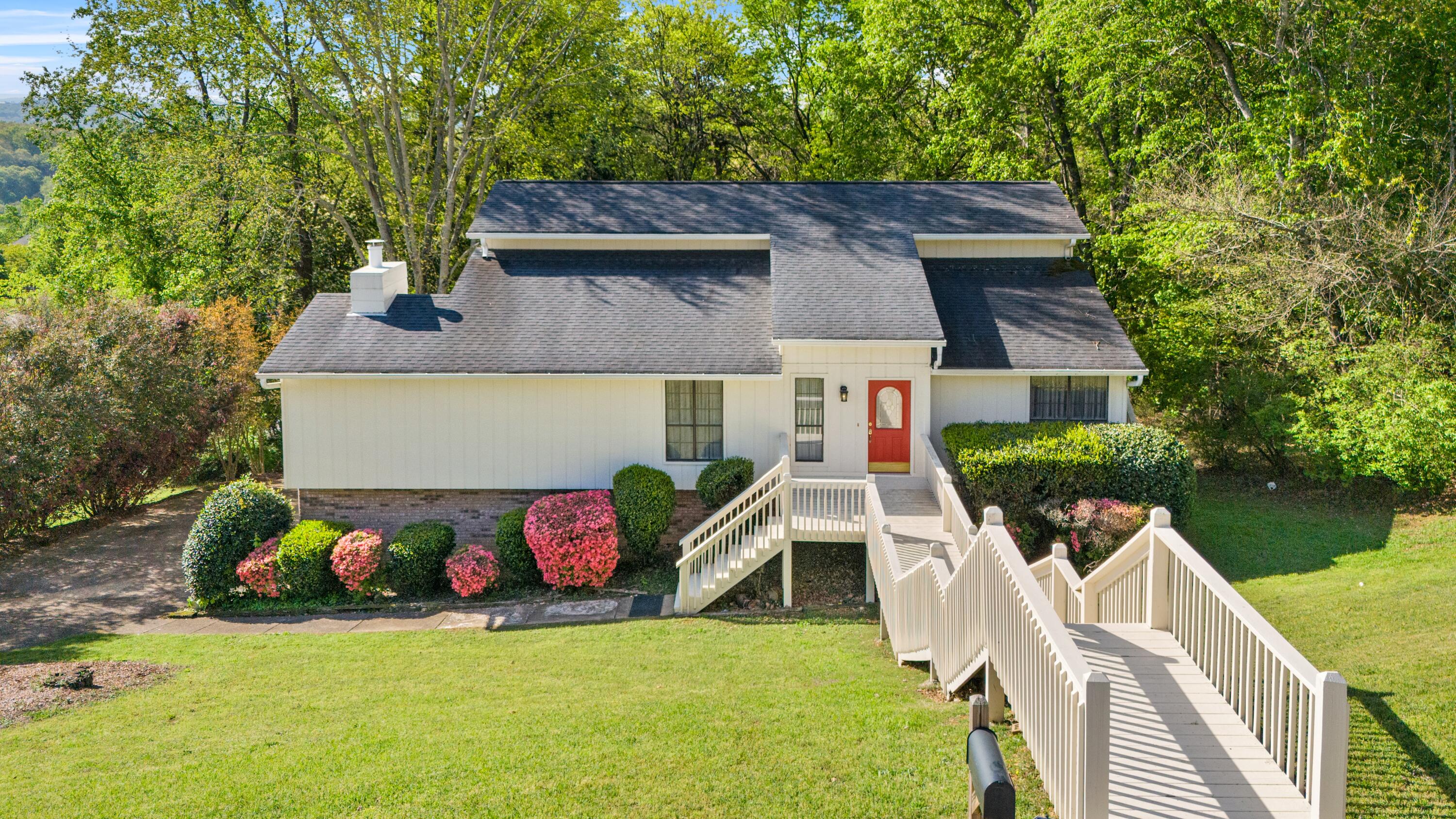 1710 Colonial Way Circle