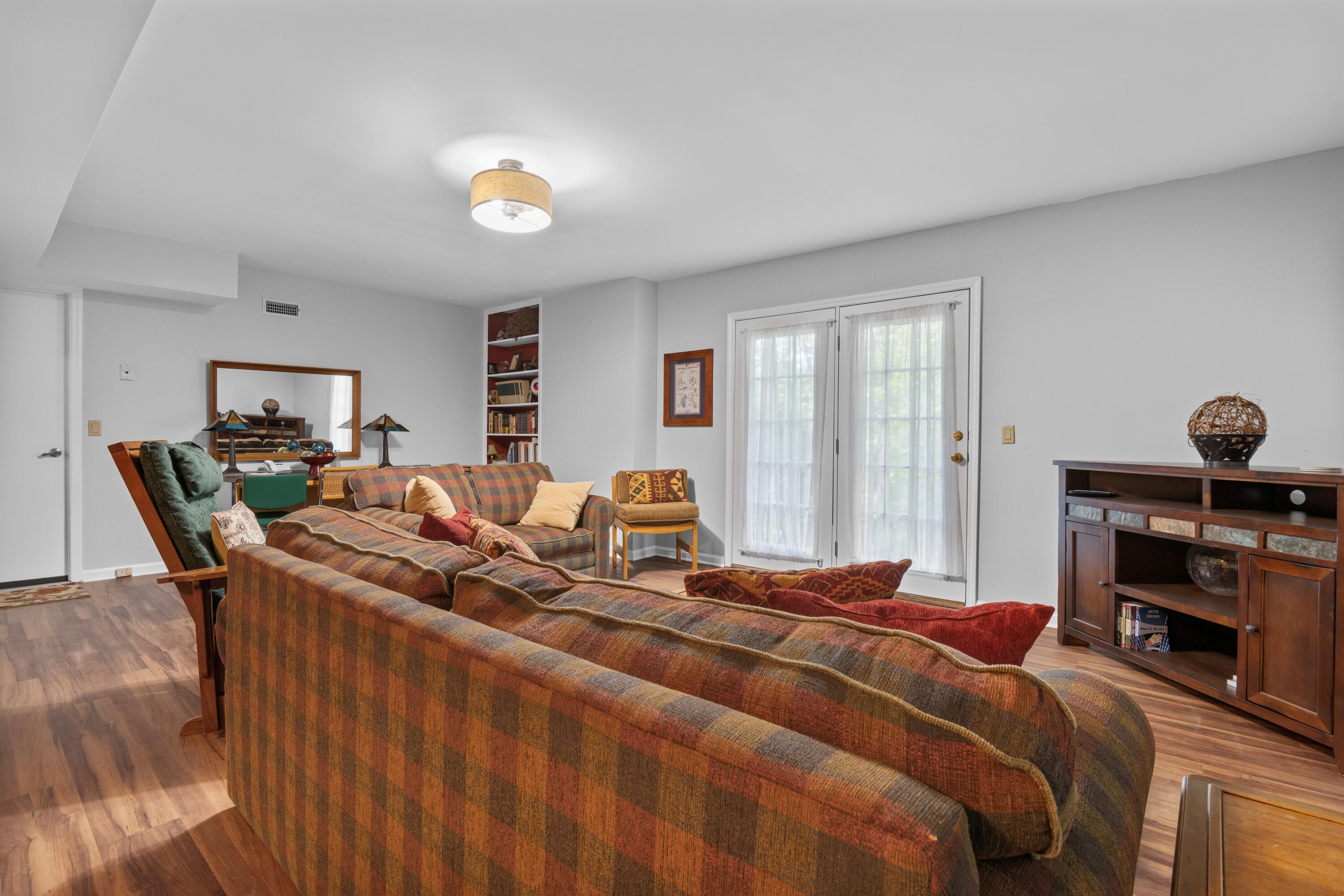 1710 Colonial Way Circle