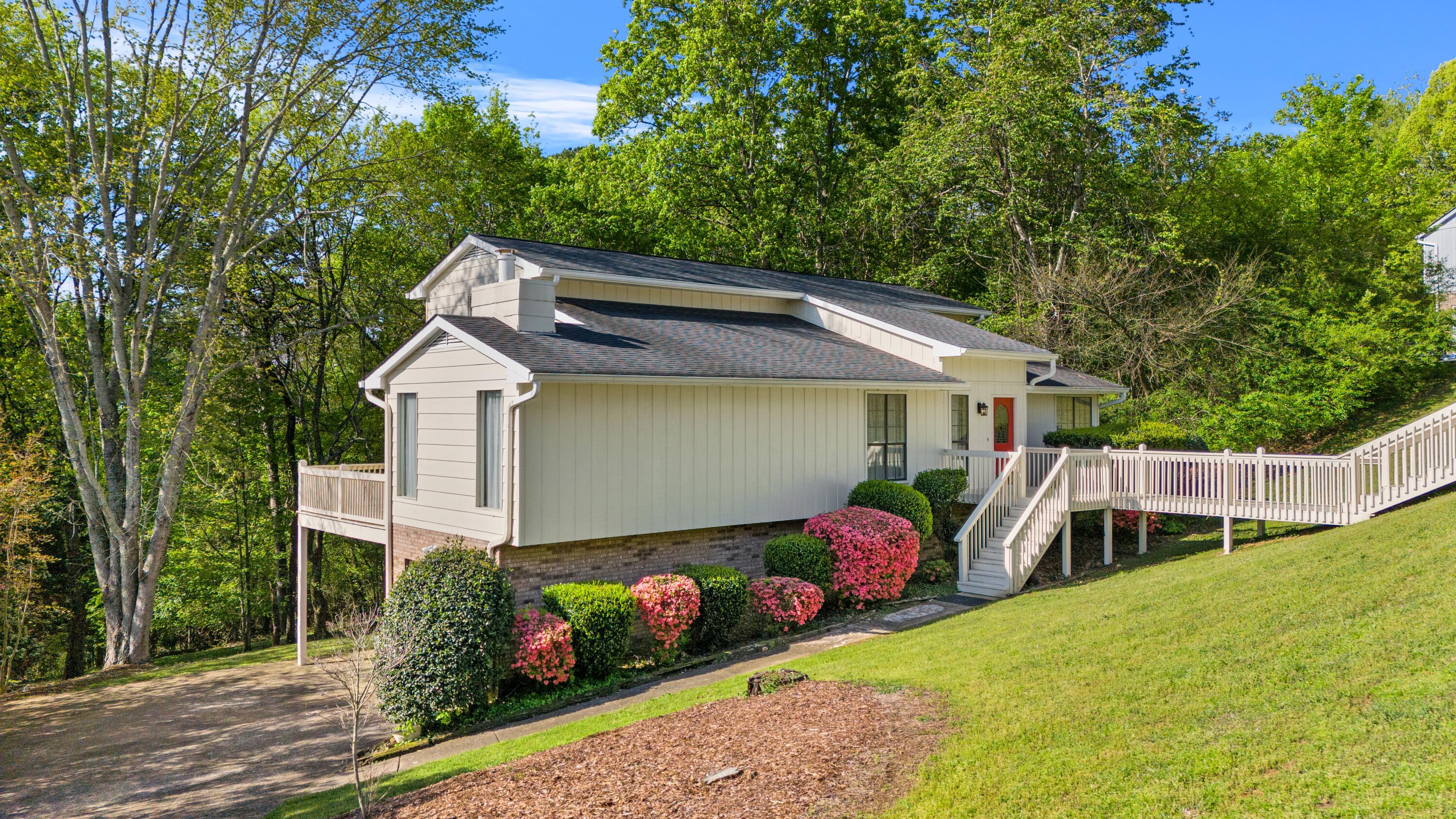 1710 Colonial Way Circle