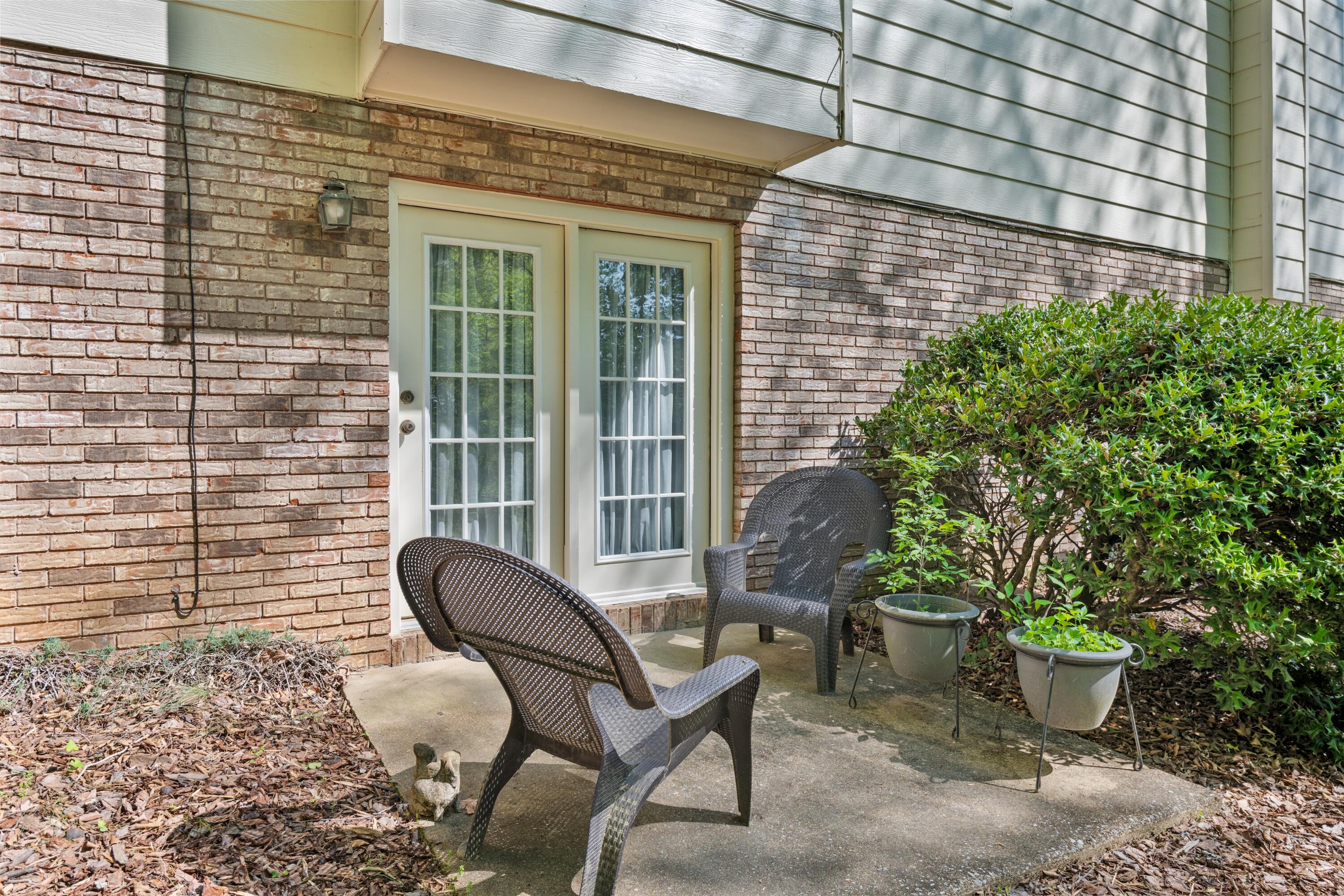 1710 Colonial Way Circle