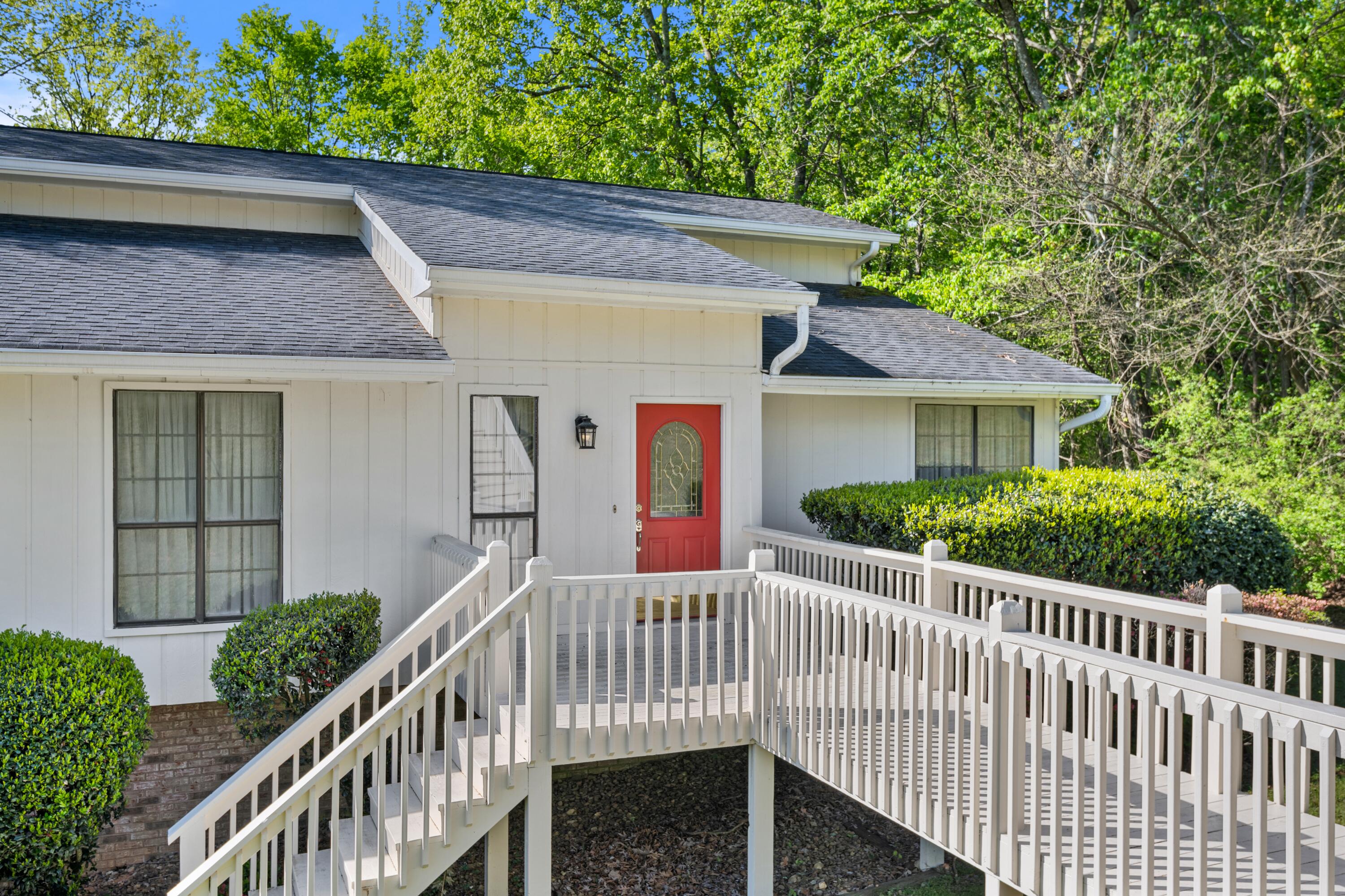 1710 Colonial Way Circle