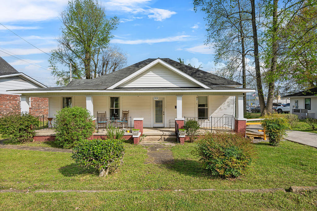 913 Elm Avenue