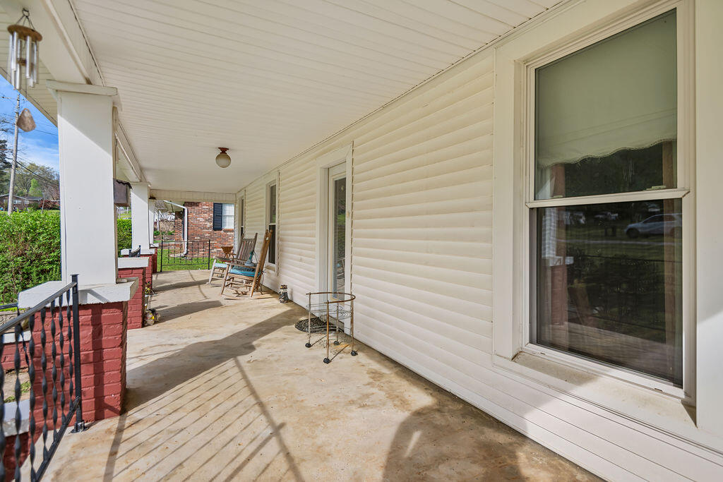 913 Elm Avenue