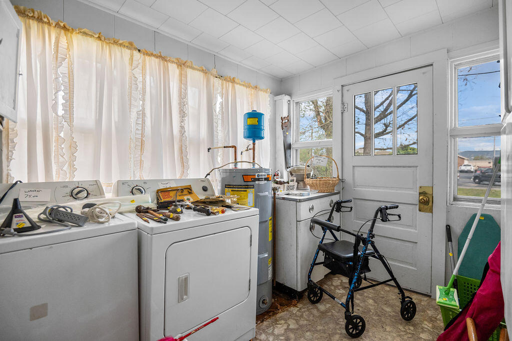 913 Elm Avenue