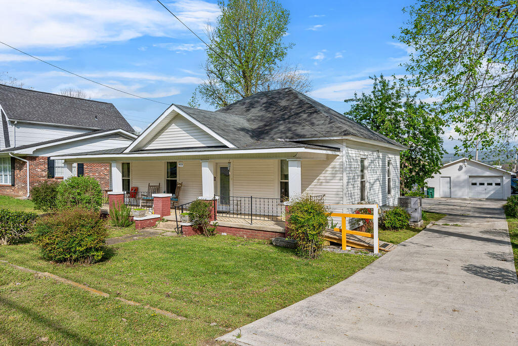 913 Elm Avenue