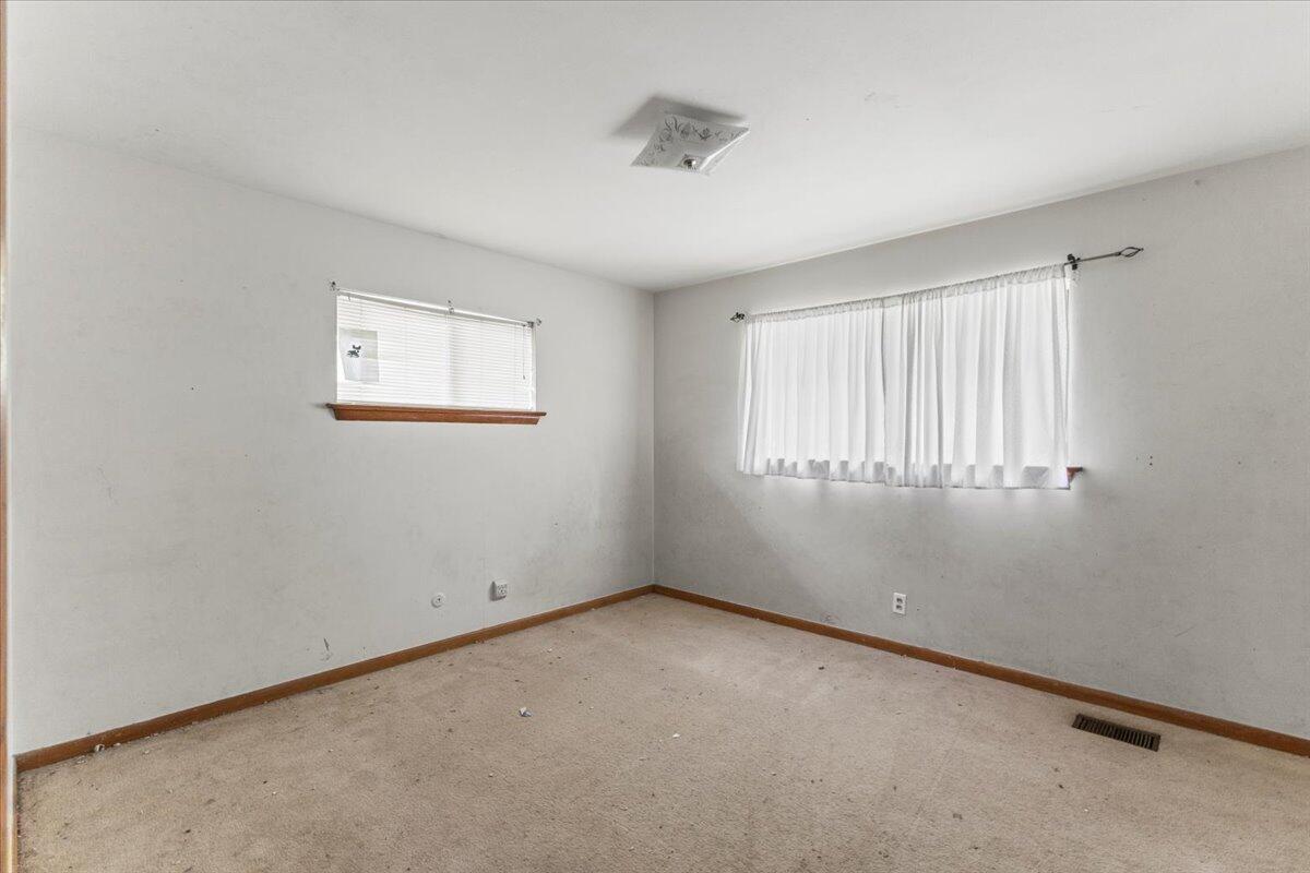 1002 Elaine Trail