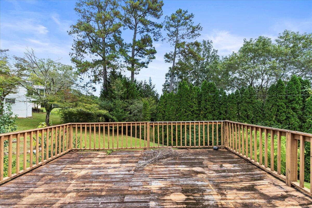 1002 Elaine Trail