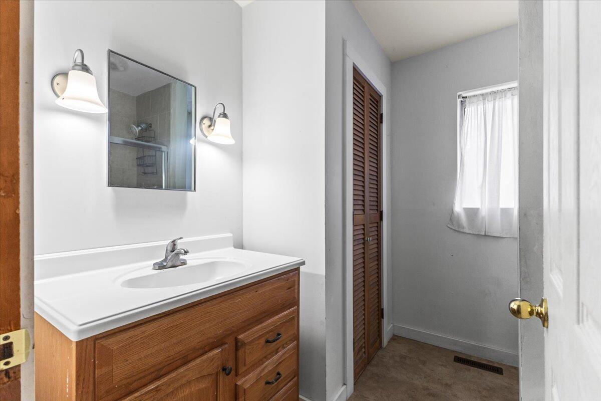 1002 Elaine Trail