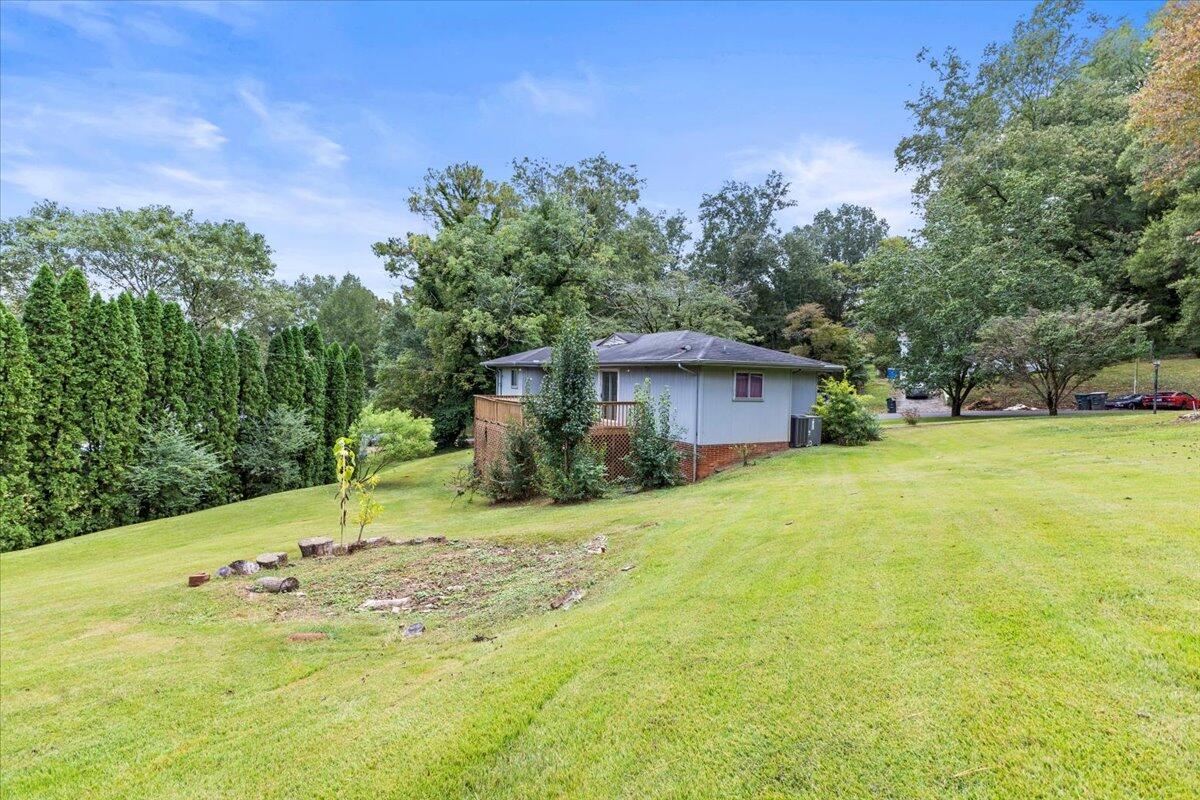 1002 Elaine Trail