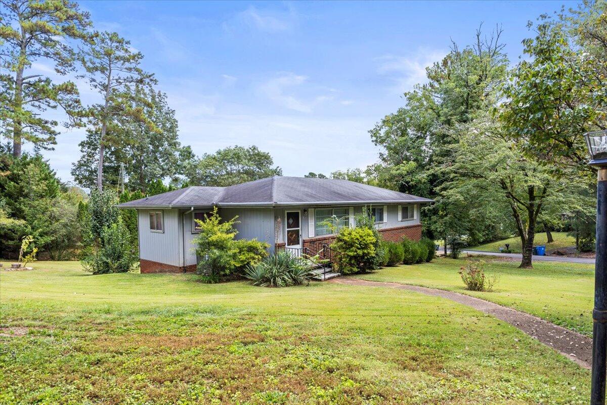 1002 Elaine Trail