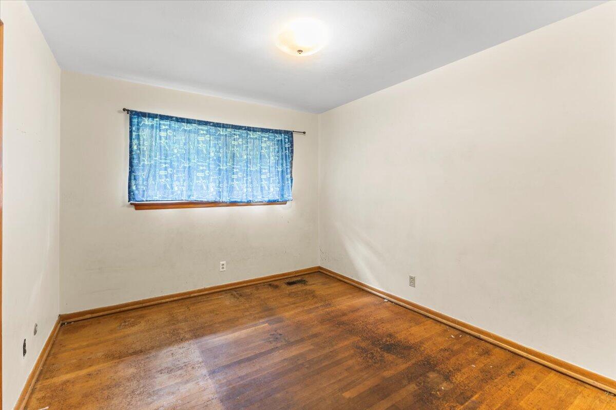 1002 Elaine Trail