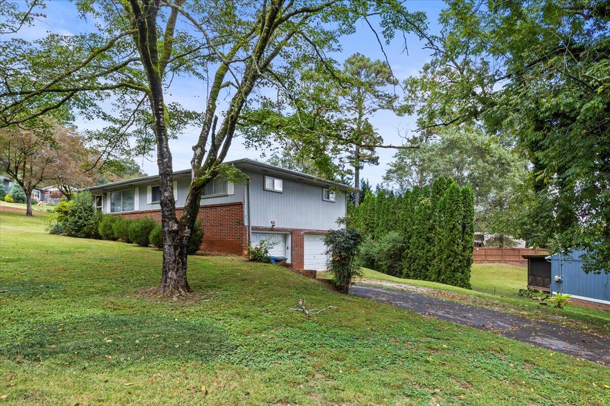1002 Elaine Trail