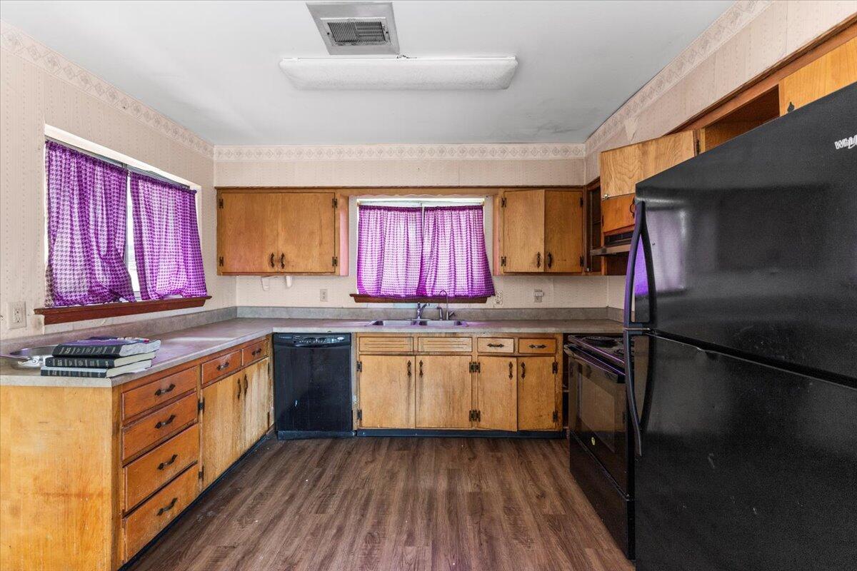 1002 Elaine Trail