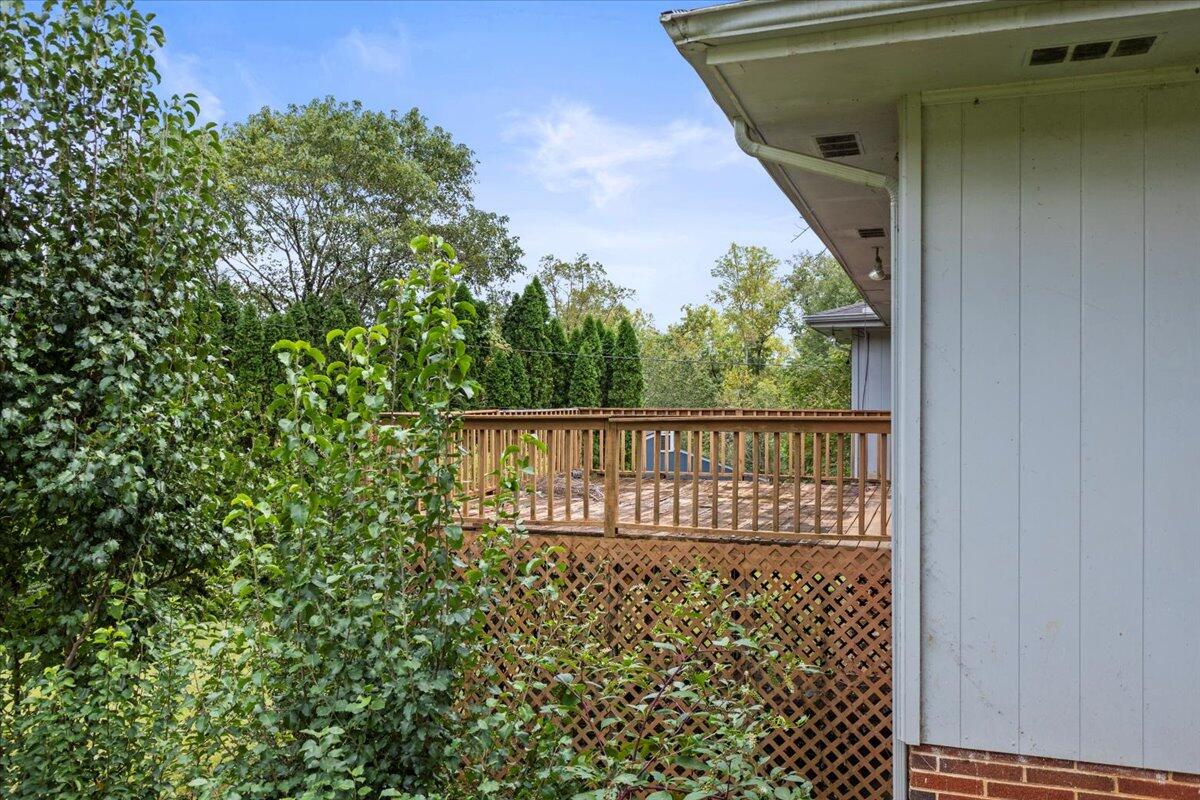 1002 Elaine Trail