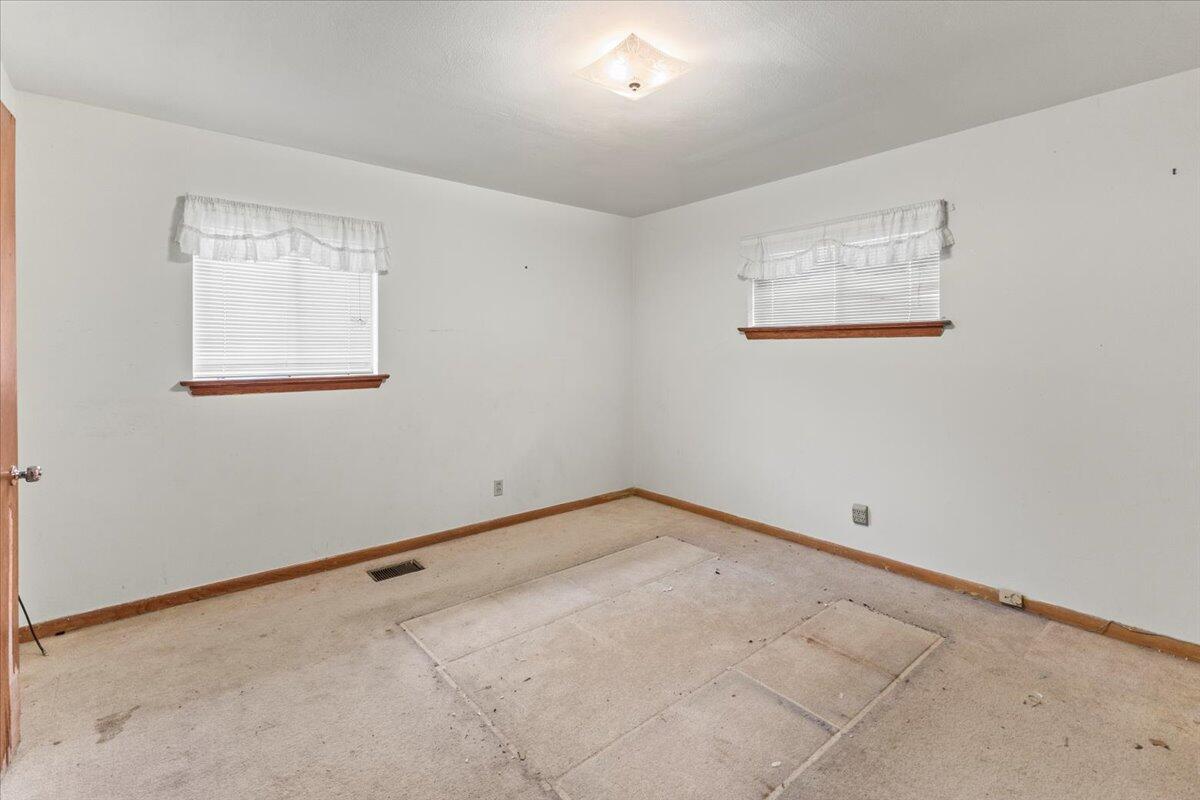 1002 Elaine Trail