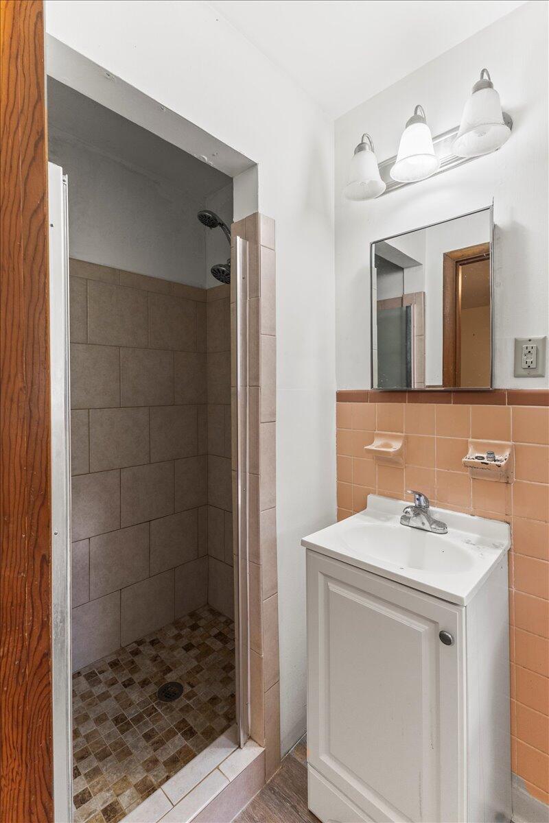 1002 Elaine Trail