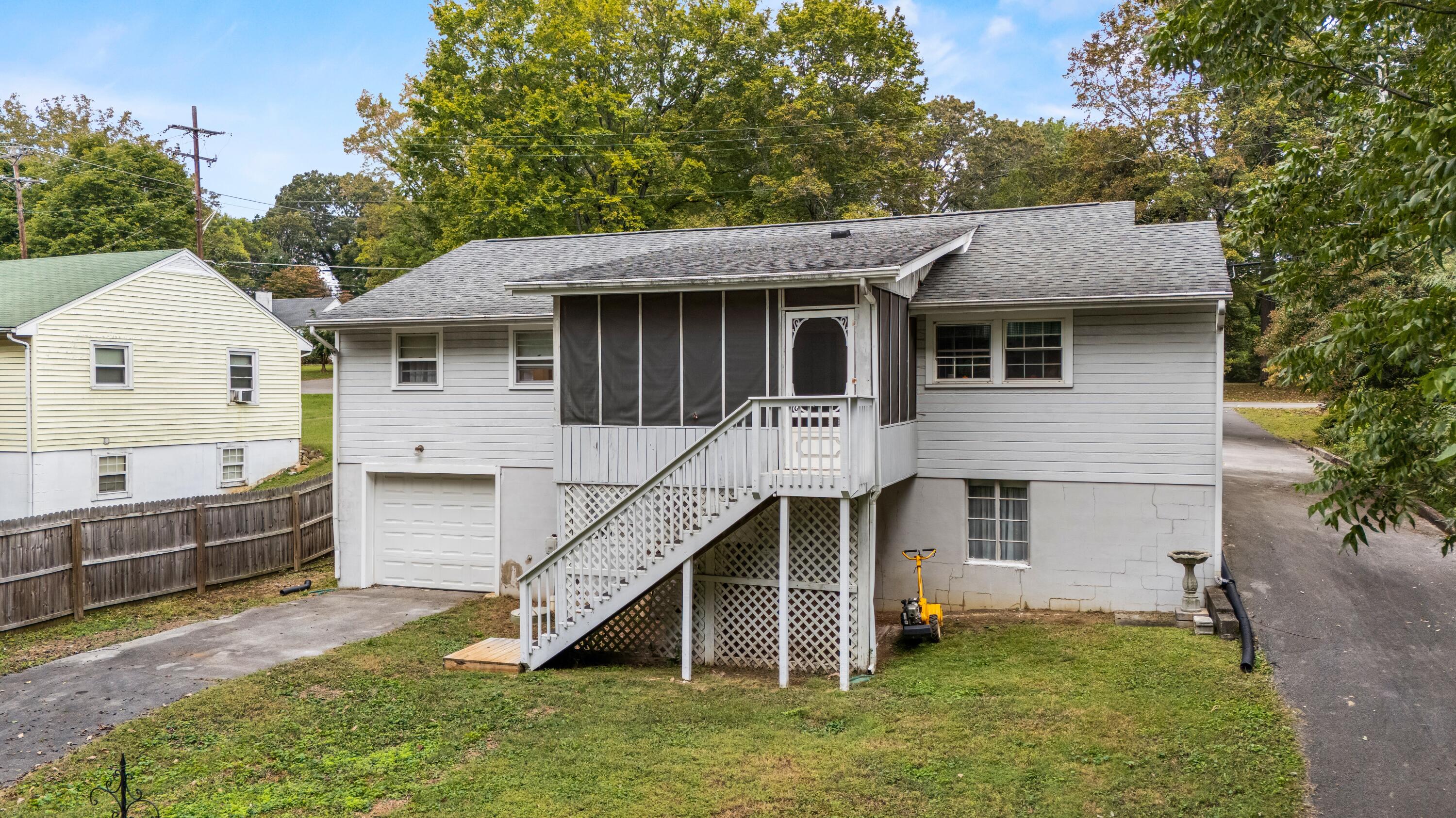 905 Woodward Avenue