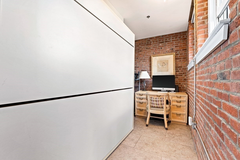 26 Stillman St # 4 Unit: 6-4