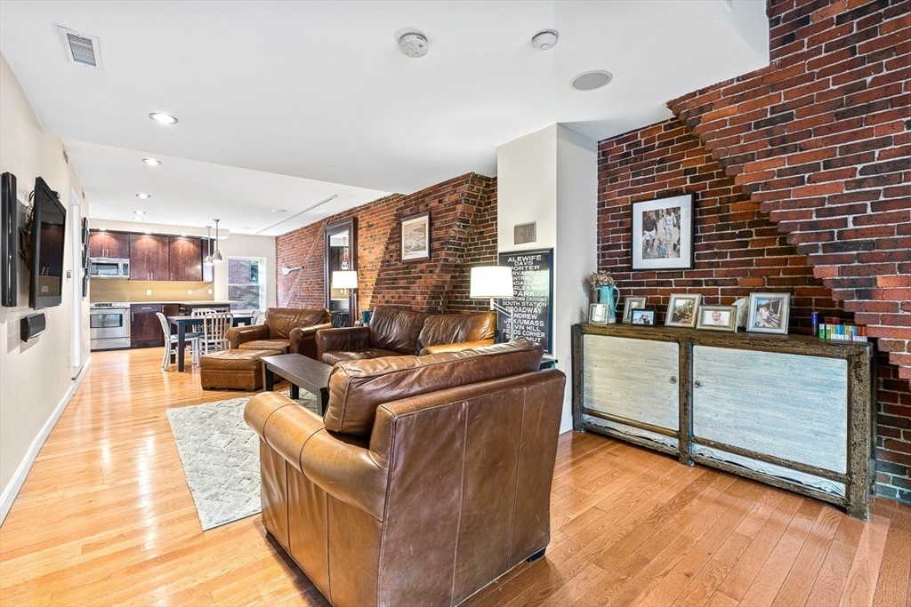 110-112 Commercial St # 6