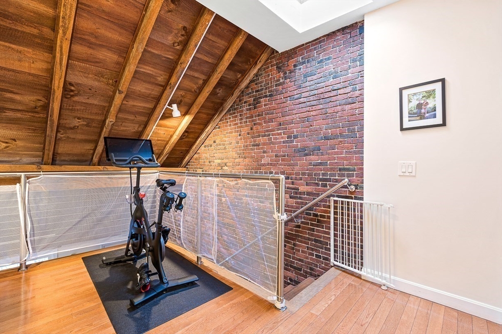 110-112 Commercial St # 6