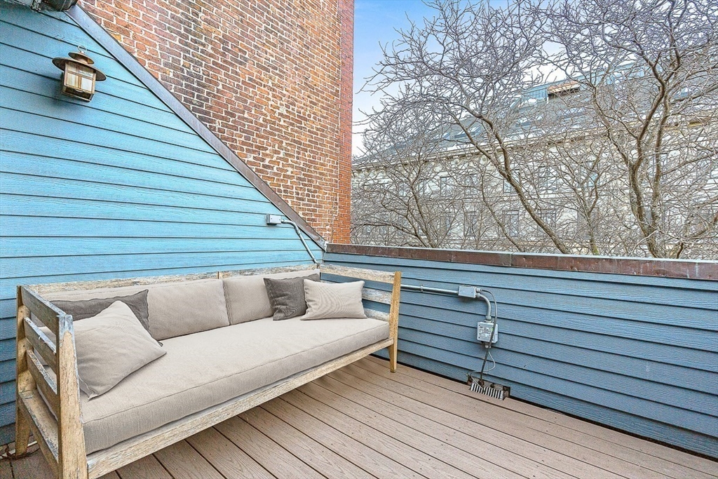 110-112 Commercial St # 6