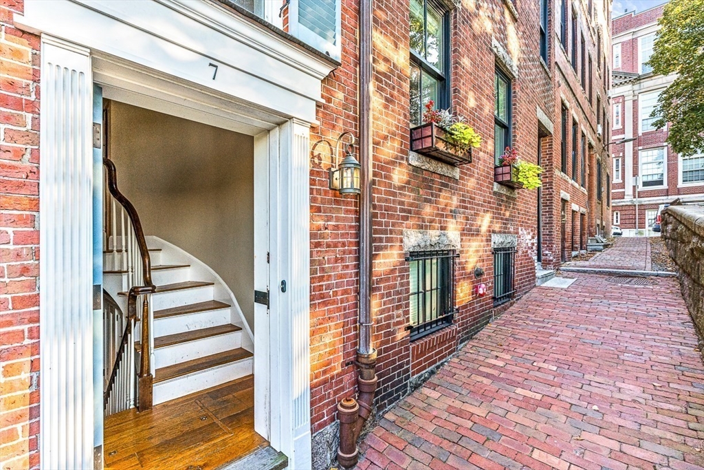 7 Jackson Ave