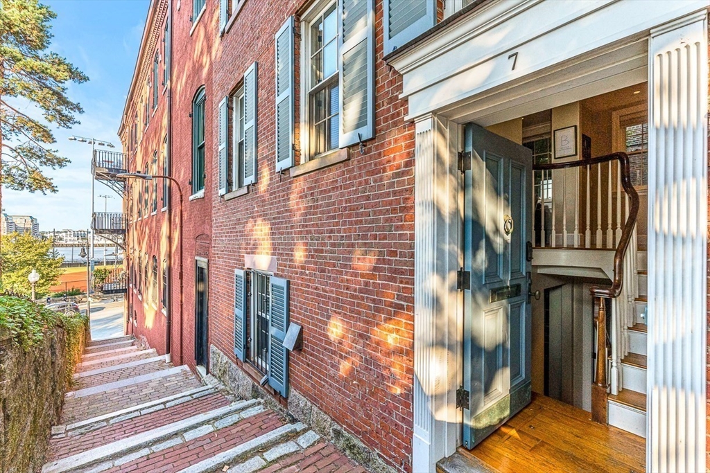 7 Jackson Ave