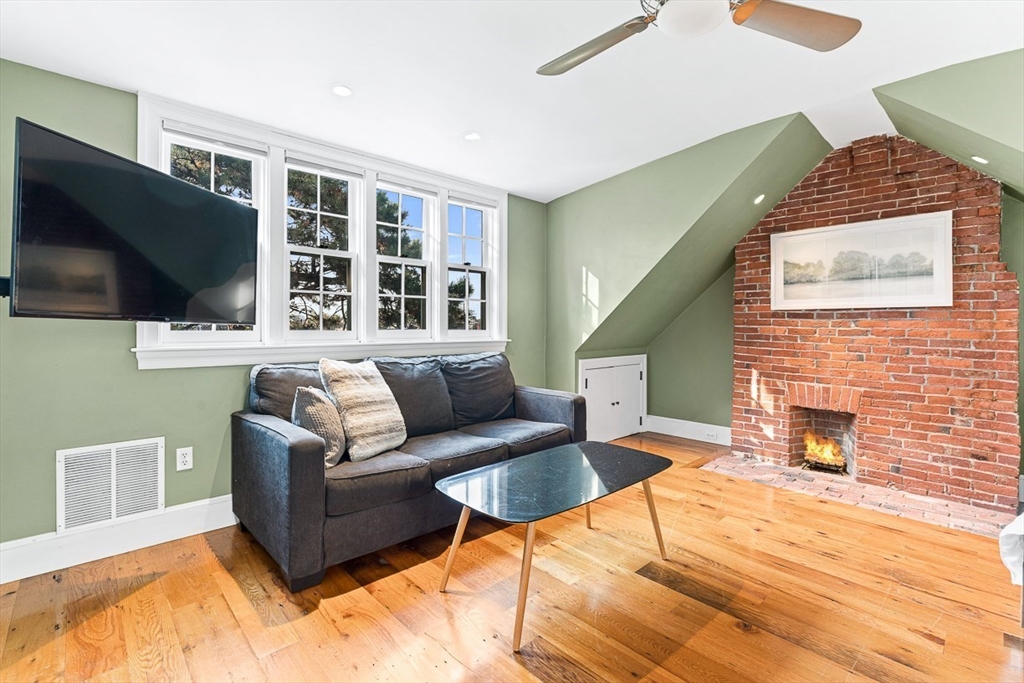 7 Jackson Ave