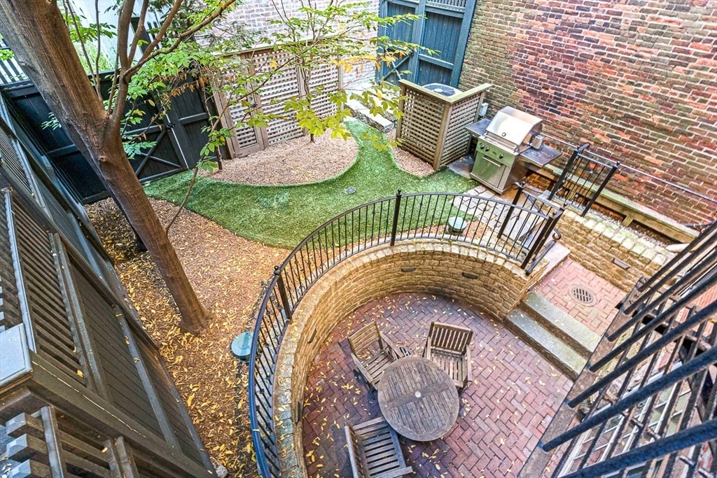 7 Jackson Ave