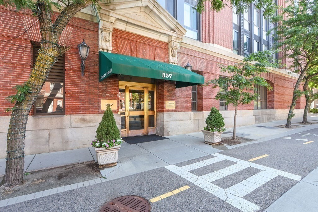 357 Commercial St # 725