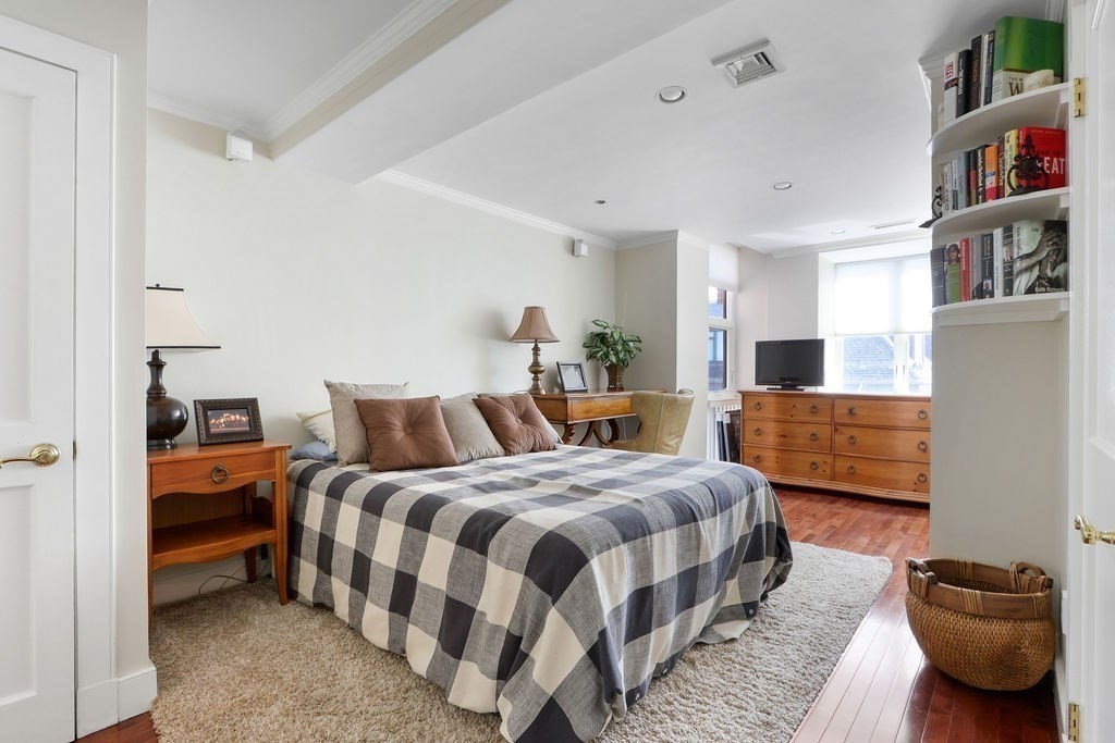 357 Commercial St # 725
