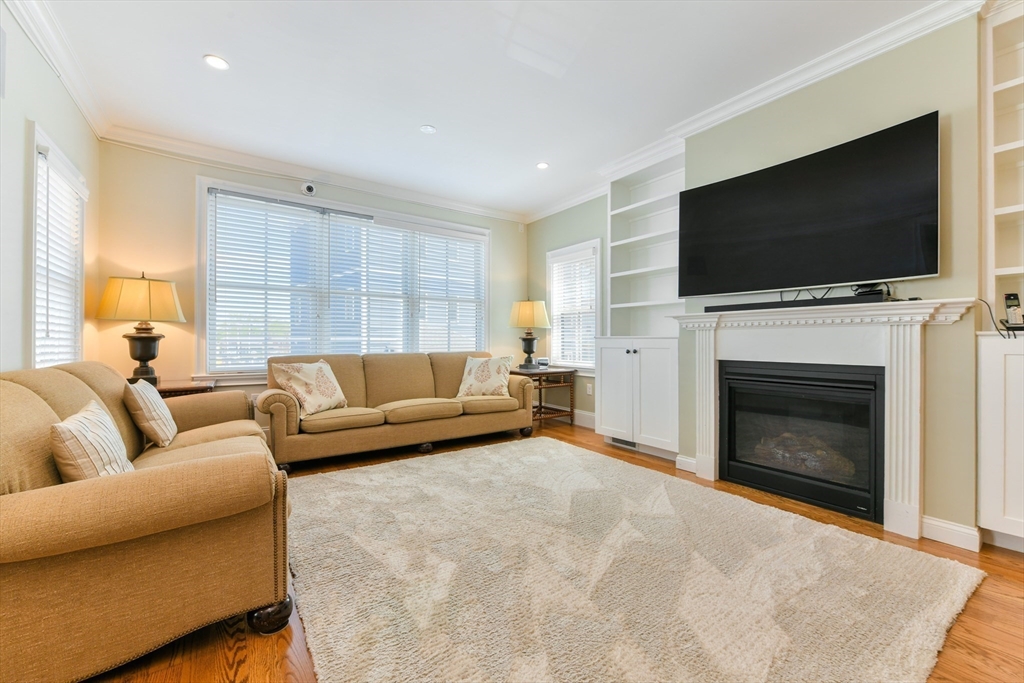 30 Middle St
