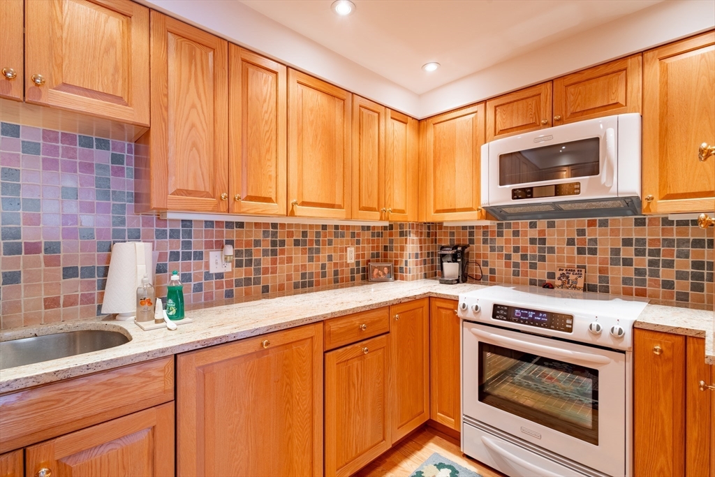 357 Commercial St # 611
