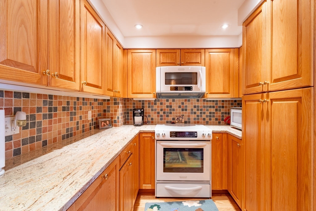 357 Commercial St # 611
