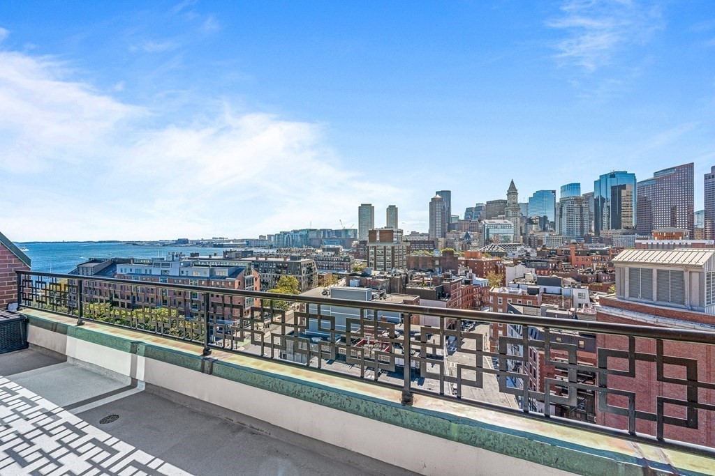 300 Commercial St # 904