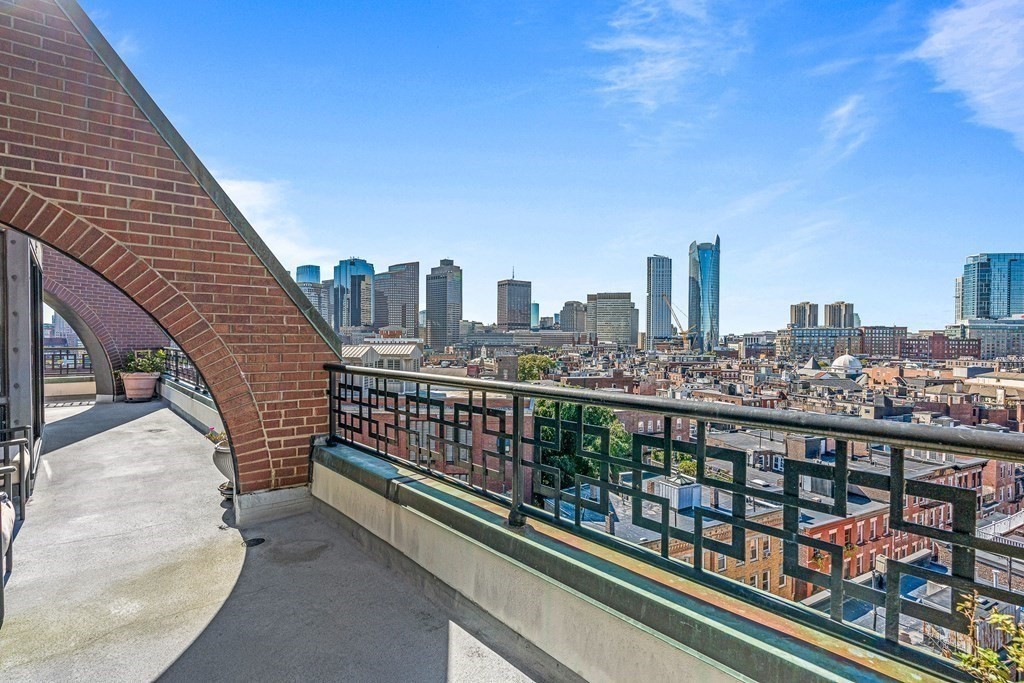 300 Commercial St # 904