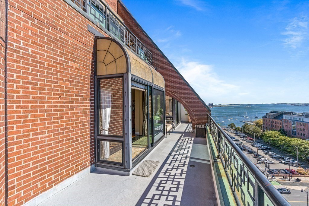 300 Commercial St # 904