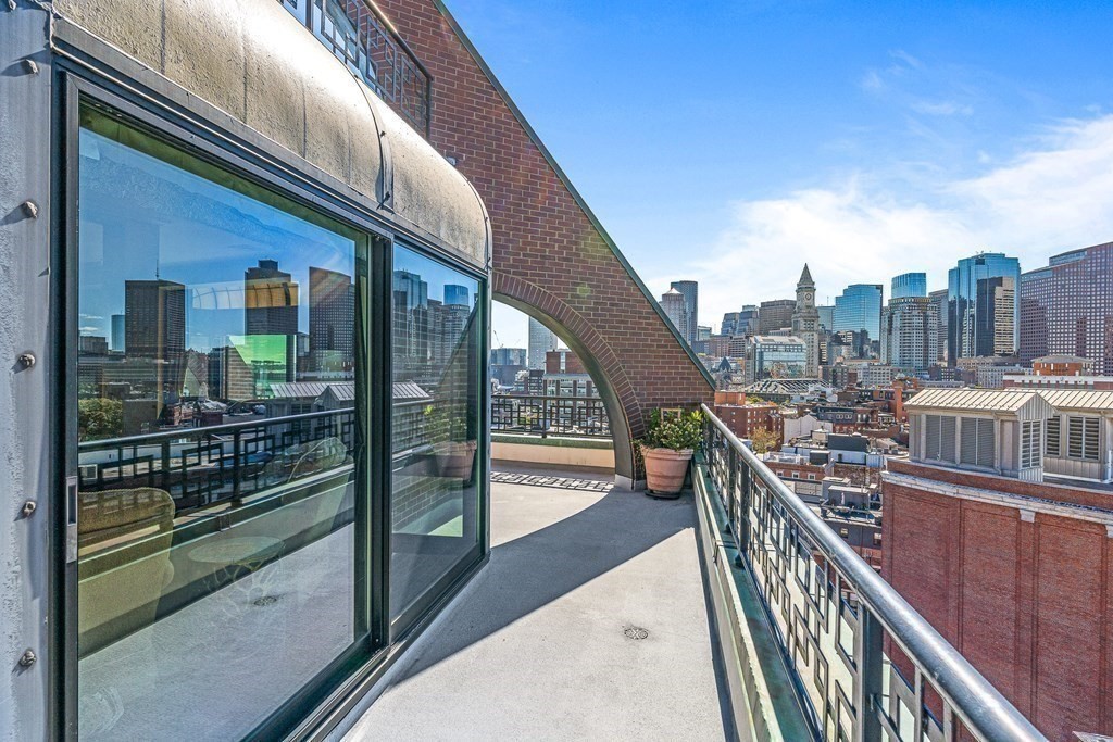 300 Commercial St # 904