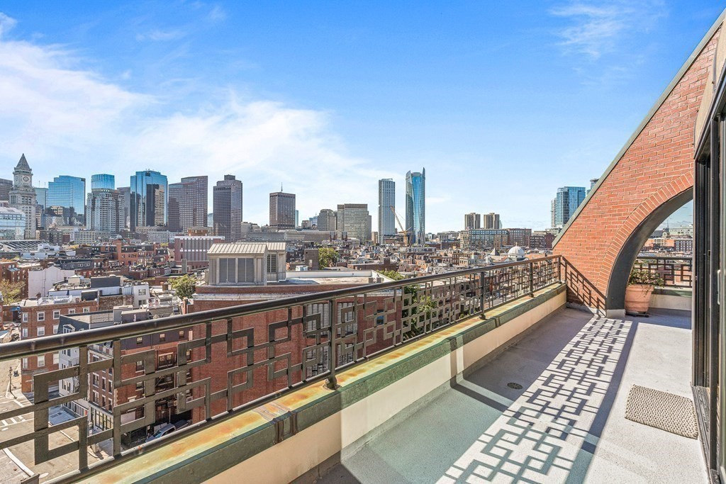 300 Commercial St # 904
