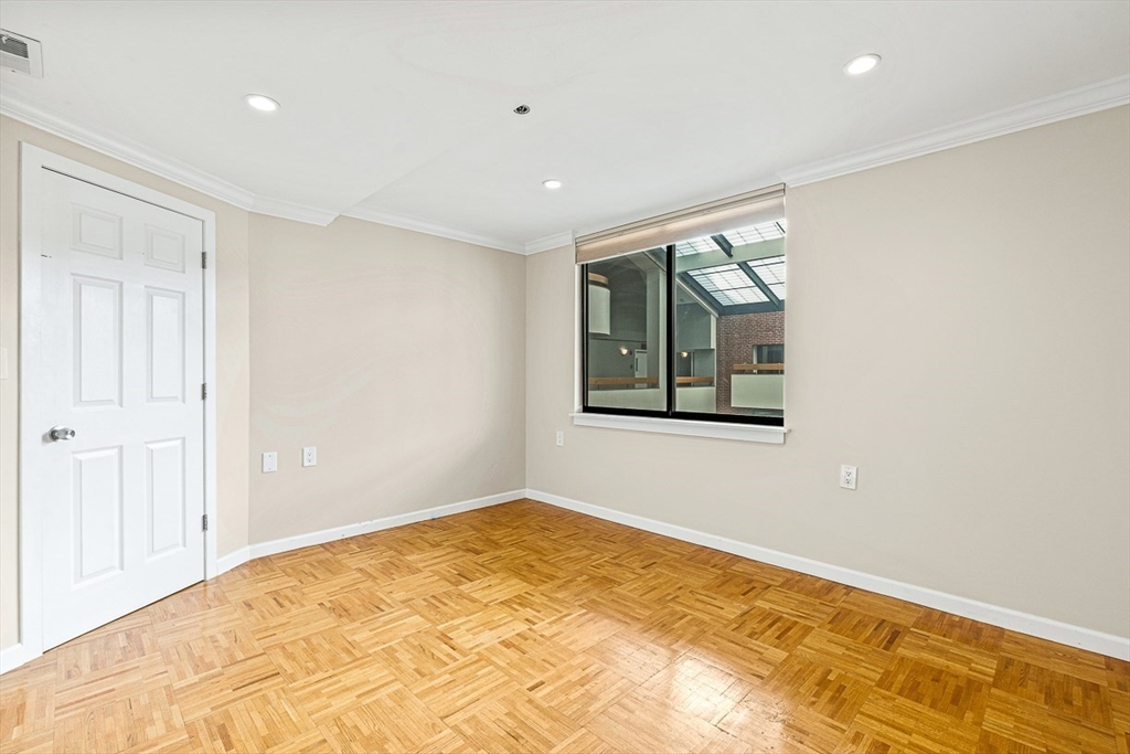 357 Commercial St # 818
