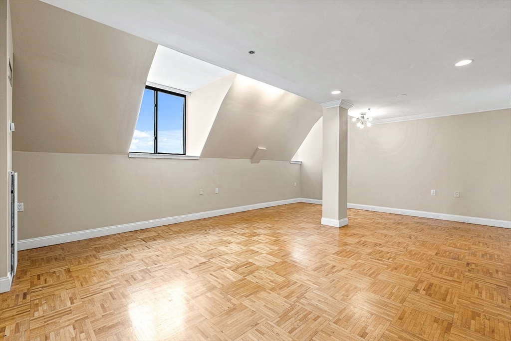 357 Commercial St # 818