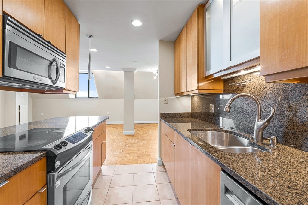 357 Commercial St # 818