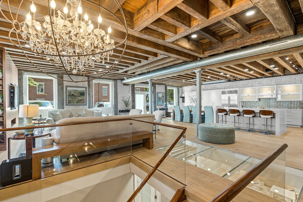 343 Commercial St # 114