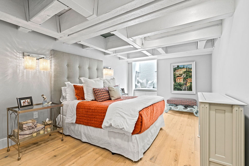 343 Commercial St # 114