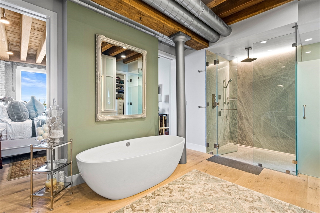 343 Commercial St # 114