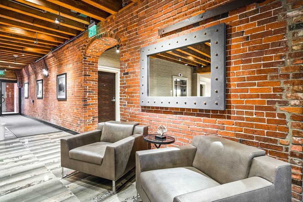 343 Commercial St # 114