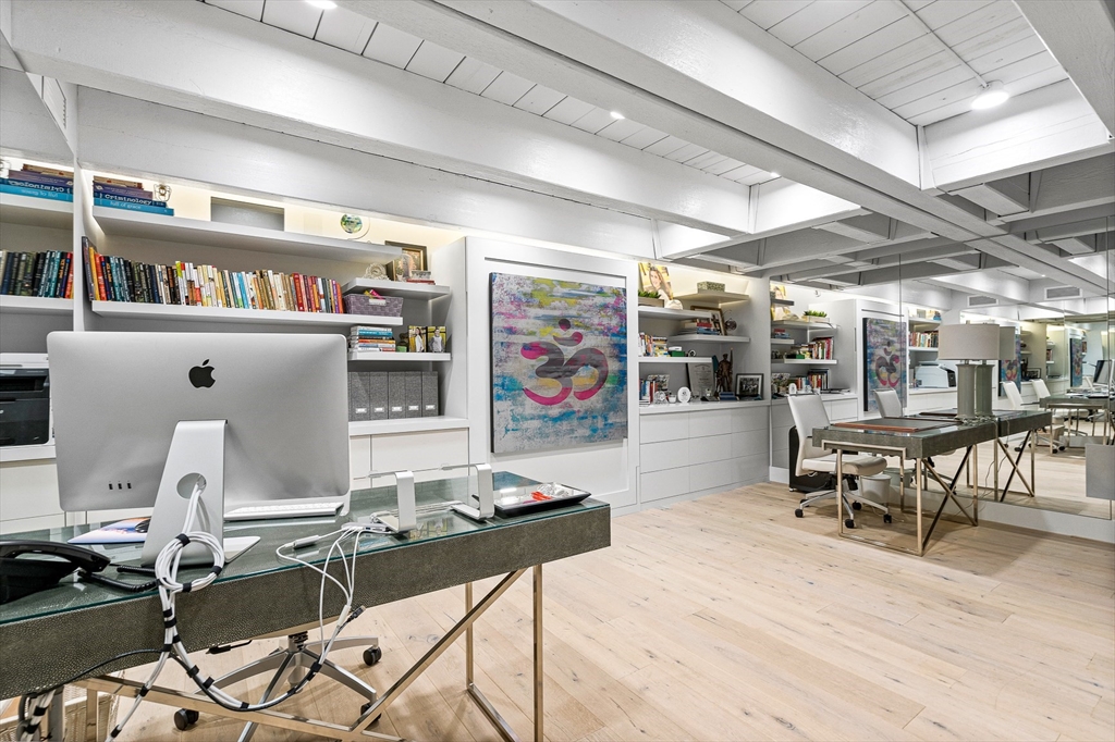 343 Commercial St # 114