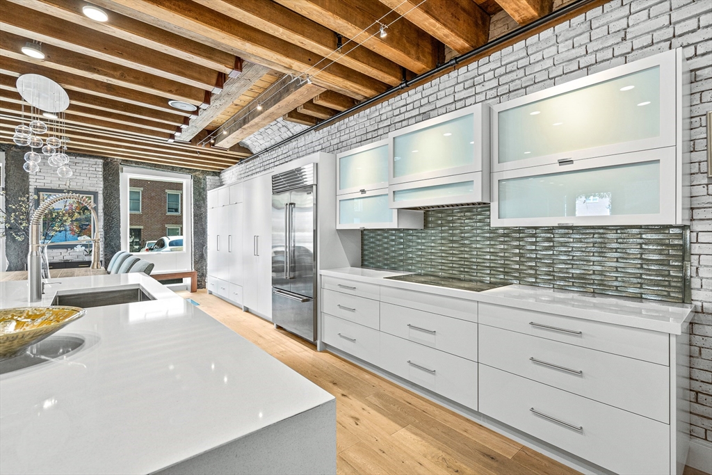 343 Commercial St # 114