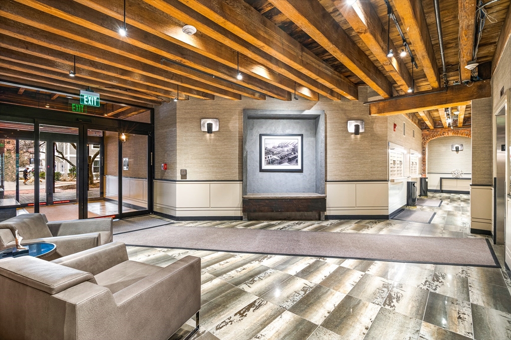 343 Commercial St # 114